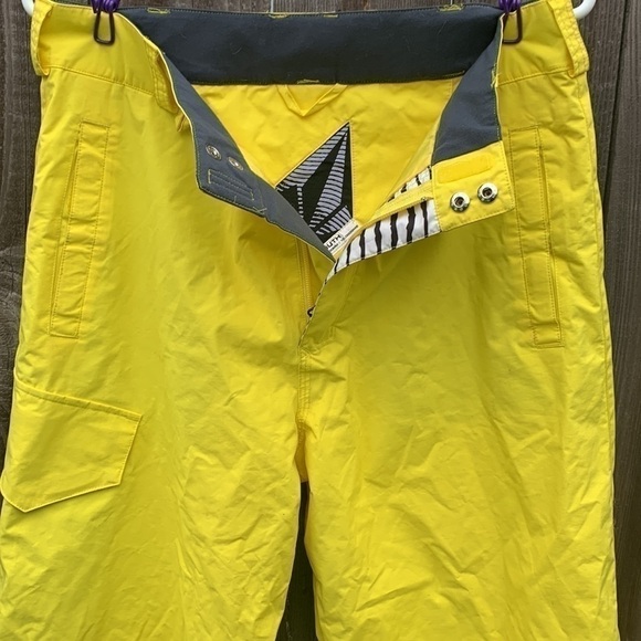 Volcom Youth Snowboard Pants - Picture 5 of 17
